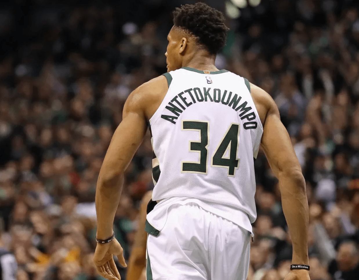 TA：切尔西母公司BlueCo将签下16岁布基纳法索球员宗戈（据TA报道，切尔西母公司BlueCo即将签约16岁布基纳法索新星宗戈）