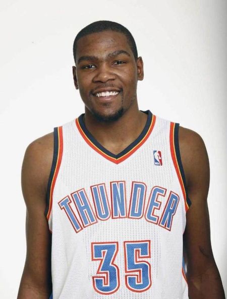 女亚冠联战报：王霜缺阵，武汉女足1-1纳萨夫女足无缘开门红（女亚冠战报：王霜缺席，武汉女足1-1纳萨夫，首战无缘开门红）