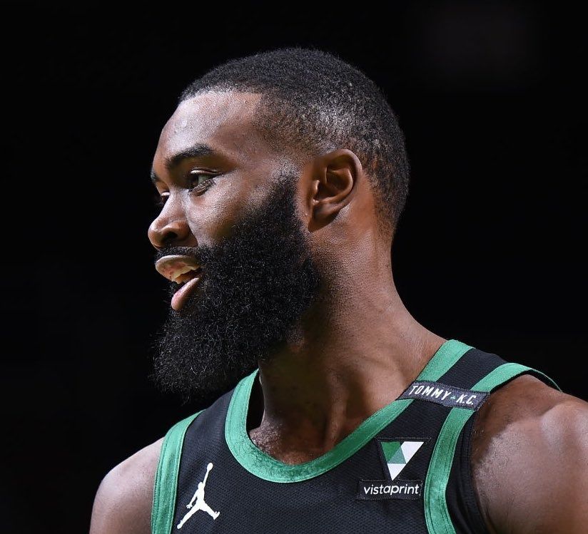 萨姆纳火力全开，高效投射助力球队领先（萨姆纳手感火热，高效投篮助球队领先）