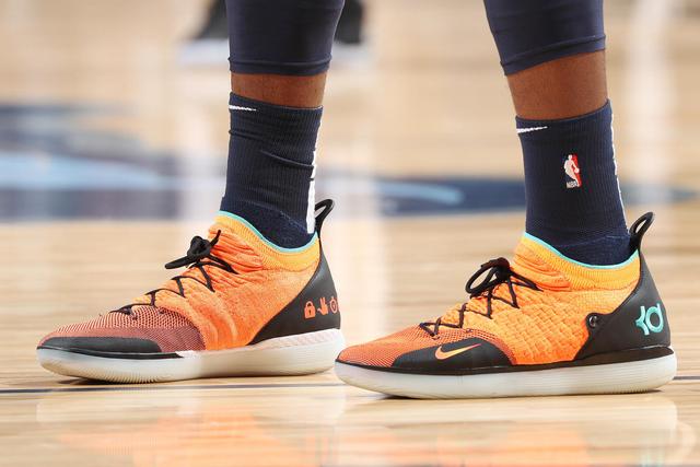 奇兵！斯潘塞近三战场均17.3分5.7助攻，命中率58.9%+75%（状态爆棚！斯潘塞近三场场均17.3分5.7助攻，命中率58.9%／75%）