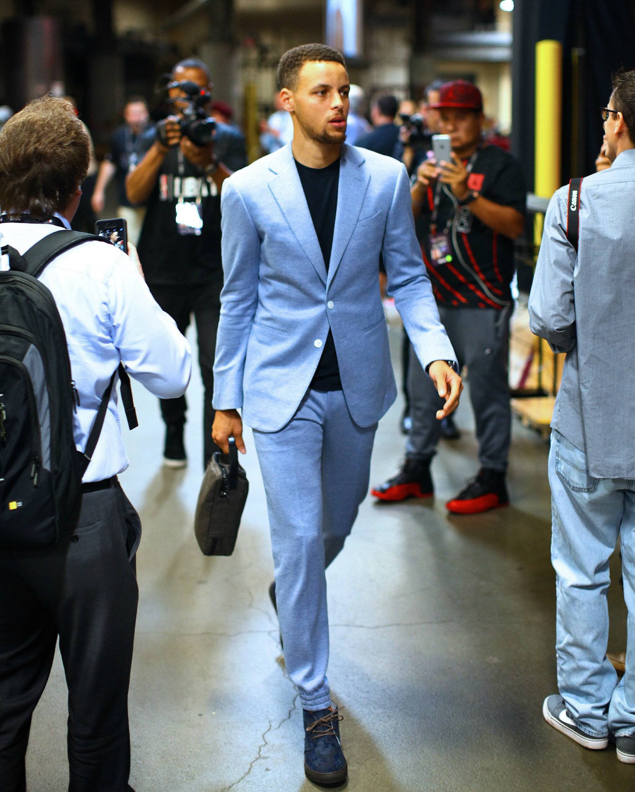 停不下来!北京国安新赛季后防线固若金汤？又盯上了大连英博新星（动作不断！北京国安欲打造铜墙铁壁后防？瞄准大连英博潜力新星）