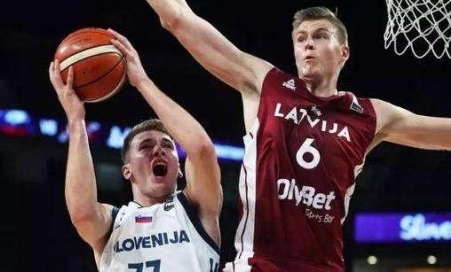 攻陷伯纳乌，塞尔塔时隔19年再度在西甲客场击败皇马（时隔19年，塞尔塔再度客场击败皇马，伯纳乌失守）