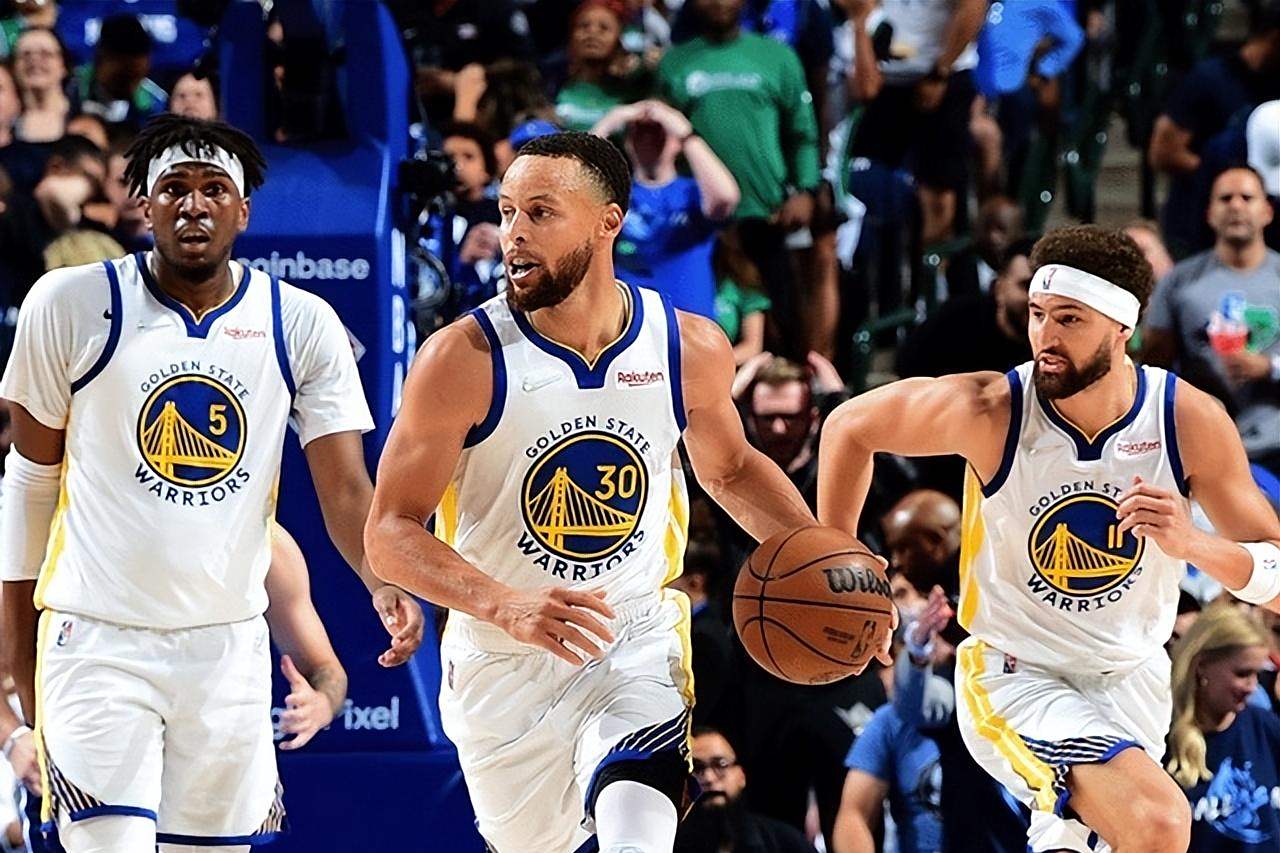 记者：申花将给球员放短假，12月2日重新集中备战广岛三箭（申花为球员安排短暂假期，12月2日再度集结备战广岛三箭）