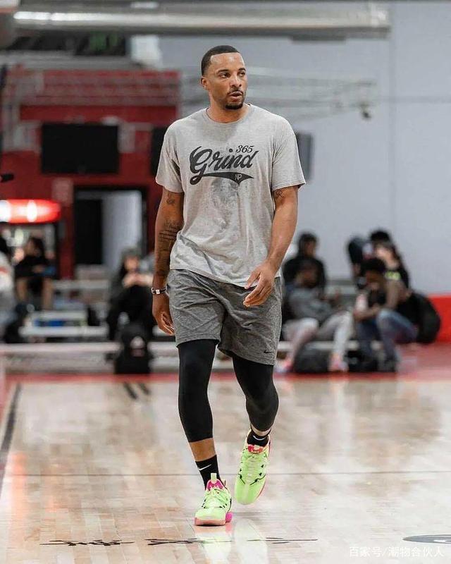 字母哥为核心，雄鹿球队升级之路：侧翼补强是关键（围绕字母哥打造雄鹿升级蓝图：侧翼补强是关键）