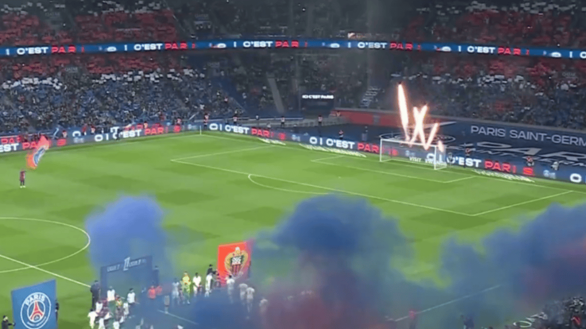 从埃夫勒街区到足球界巅峰：记登贝莱和乌帕梅卡诺的友谊（从埃夫勒街头到足坛之巅：登贝莱与乌帕梅卡诺的情谊）