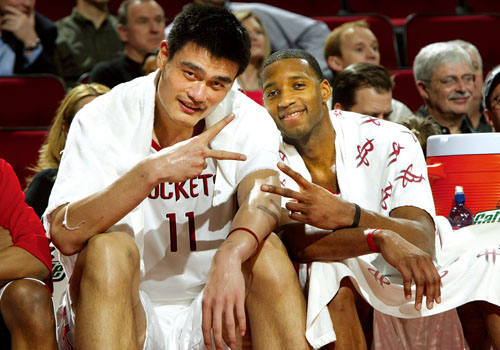 为了筹钱给妹妹治病，艾弗森被迫辍学参加nba选秀（为筹医费救妹妹，艾弗森无奈辍学参加NBA选秀）