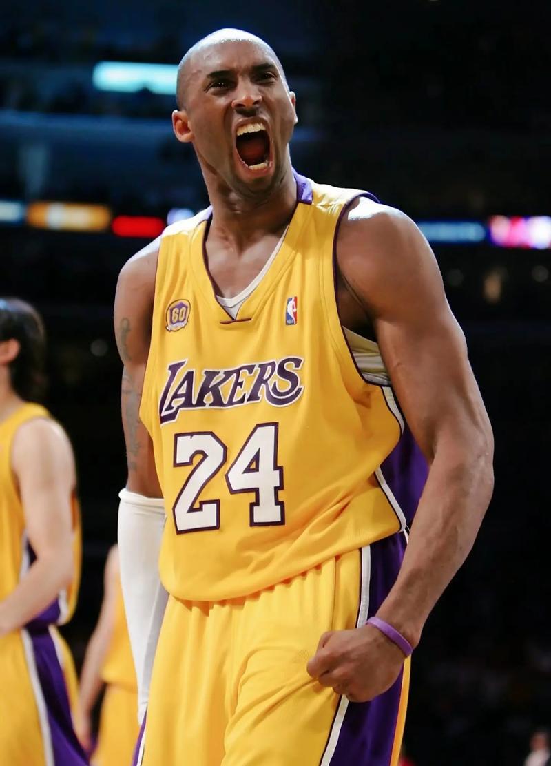 李凯尔更新社媒：没有任何变化，我依旧还在这里！（李凯尔社媒发声：一切如常，我依旧在这儿！）