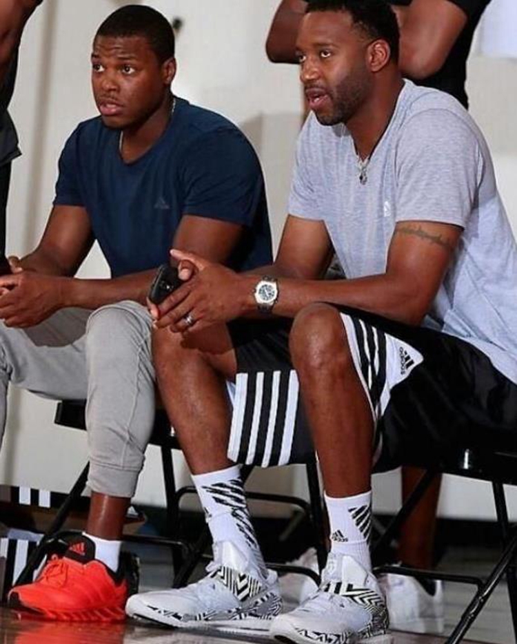 尼昂：在米兰时米哈就像我的父亲；巴洛特利需要信任他的教练（尼昂：米兰时期米哈如父；巴洛特利应当信任教练）