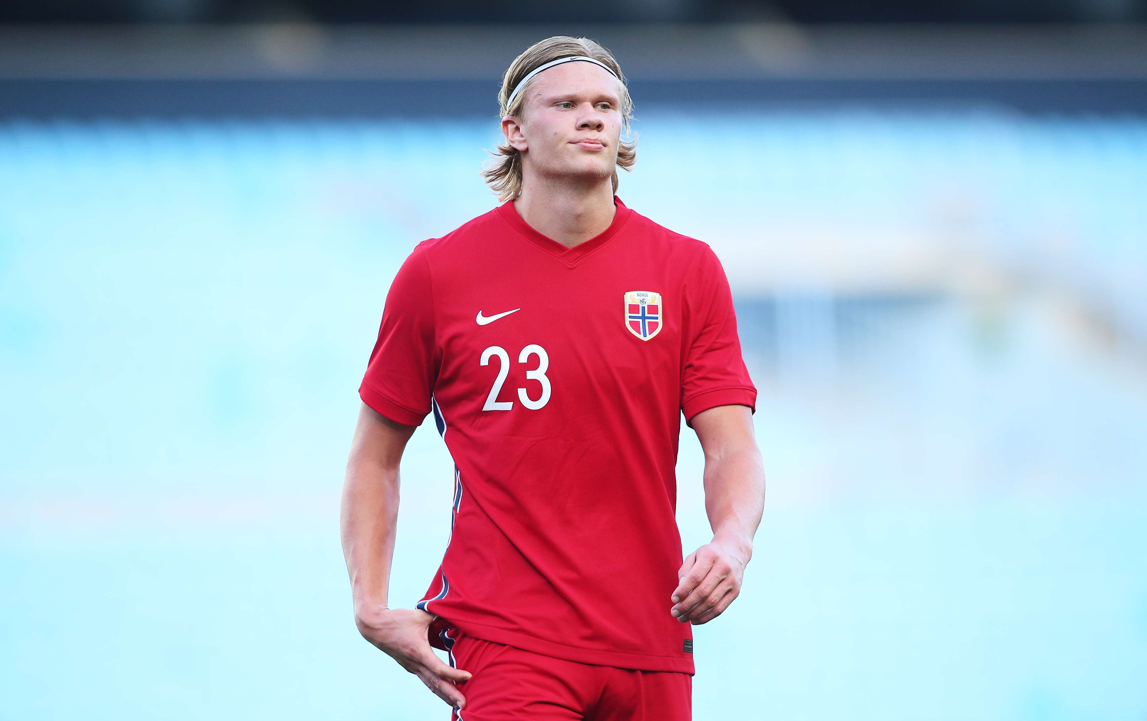 里瓦尔多：亚马尔不能只局限在右路，教练须为他创造更多选择（里瓦尔多建议：亚马尔不应只踢右路，教练应为其提供更多选择）