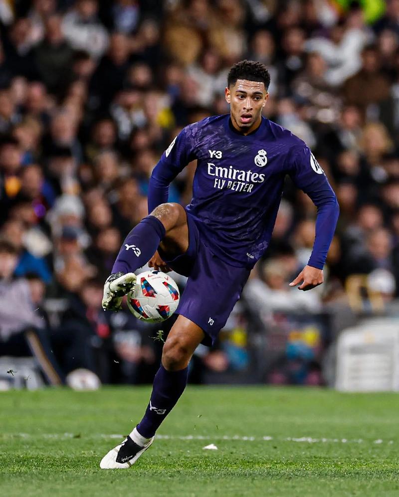 NBA球员交易动态及球队影响（NBA球员交易动向与球队连锁反应）