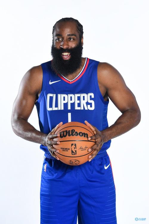 曝前海港外援奥斯卡已决定挂靴 其资产预计超过13亿元（据报道，前上海海港外援奥斯卡决定退役，个人资产或超13亿元）