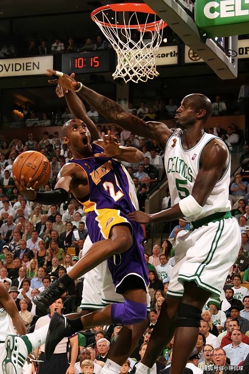 这队防守轮转太快了（这支球队的防守轮转速度惊人）