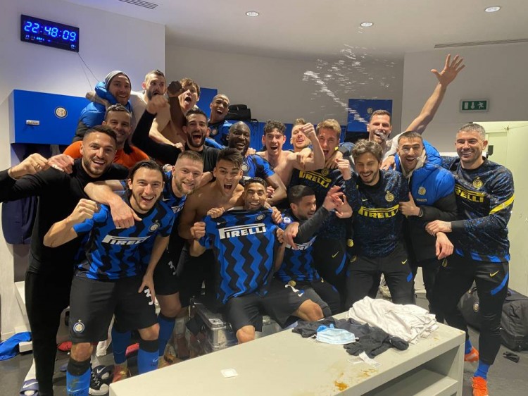 斯洛特：客战曼城是整个赛季最难的比赛之一，我们已做好准备（斯洛特：做客曼城堪称本季最艰难的挑战之一，我们已整装待发）