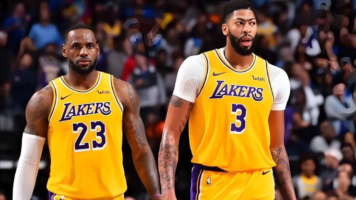 科曼称赞阿尔克马尔19岁中场斯密特：他身上的特质像佩德里（科曼：阿尔克马尔19岁中场斯密特的特质让我想起佩德里）