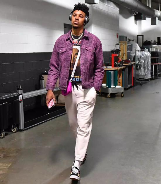 33分！克尼佩尔创职业生涯单场得分新高，却难阻黄蜂败局（克尼佩尔砍下生涯新高33分，仍未能避免黄蜂失利）